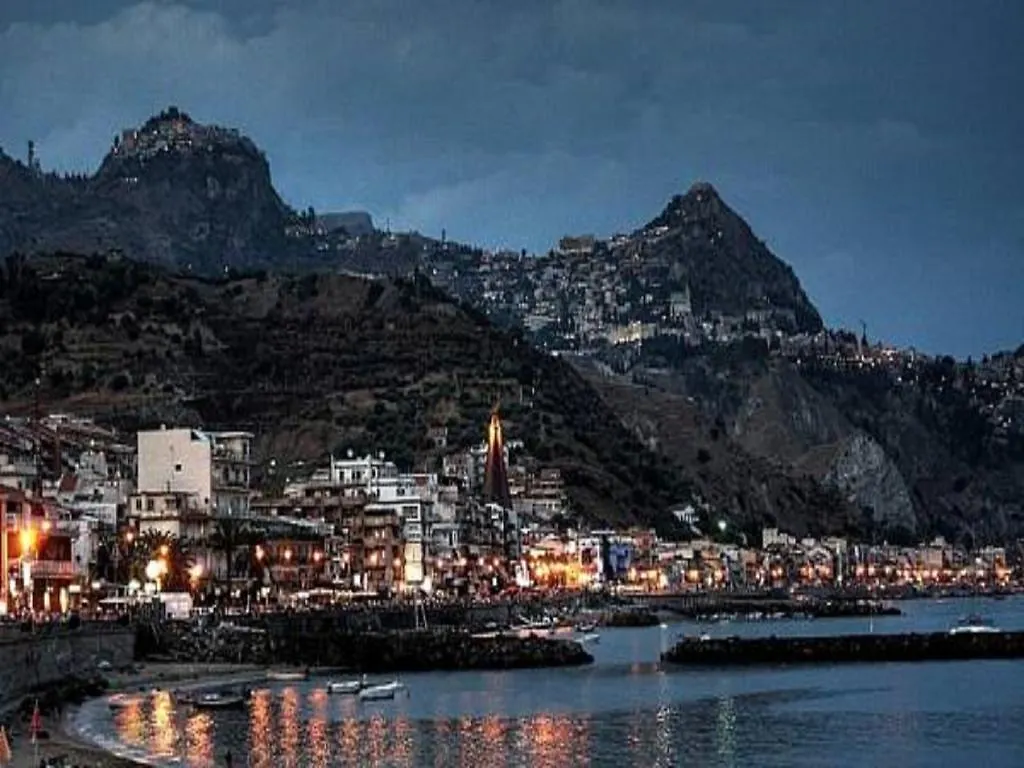 Nefele'S House Apartment Giardini Naxos Italy
